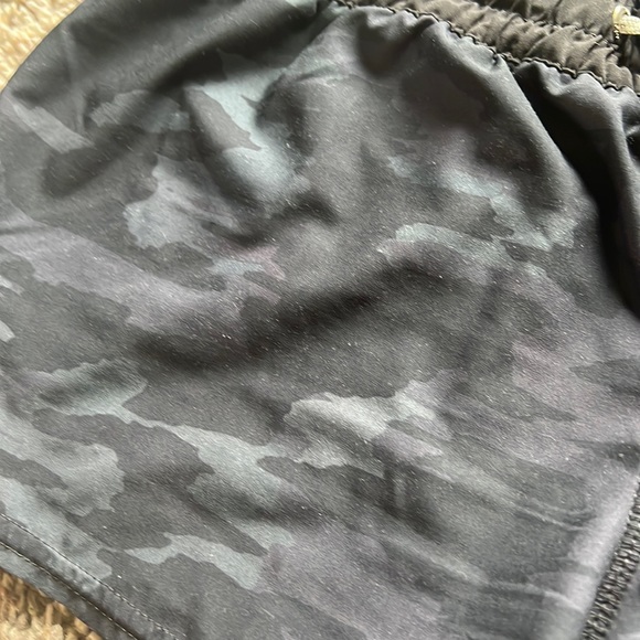 Vuori black camo clementine short - Picture 3 of 3